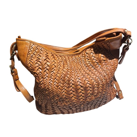 Elegant Tan Woven Leather Shoulder Bag - Picture 1 of 6
